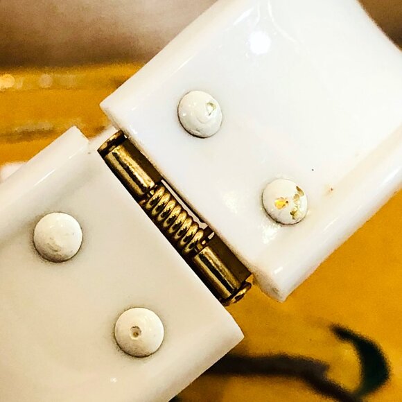 Vintage 1960s Trifari Clamp Bracelet in White Plastic - Picture 8 of 9